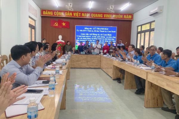 Bí thư Thành ủy Cam Ranh làm việc với 2 xã Cam Bình và Cam Thành Nam