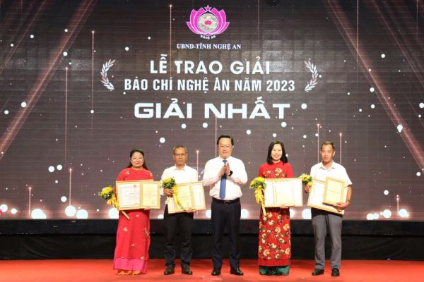 Phóng viên Báo Tiền Phong giành giải Ba Giải Báo chí Nghệ An