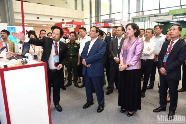 Thủ tướng Phạm Minh Chính dự Diễn đàn Chuyển đổi số ngành ngân hàng năm 2024