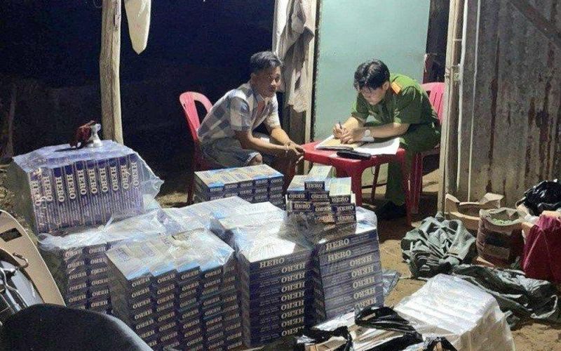 Kiên Giang: Tạm giữ 2 đối tượng vận chuyển 6.340 bao thuốc lá nhập lậu
