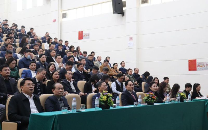 350 học viên hoàn thành khóa bồi dưỡng quản lý nhà nước về chính quyền đô thị