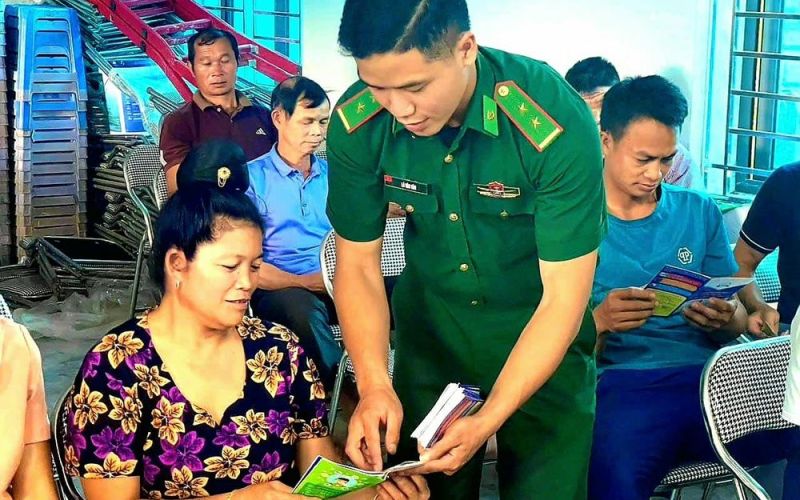 'Ba bám, bốn cùng' đưa pháp luật đến người dân