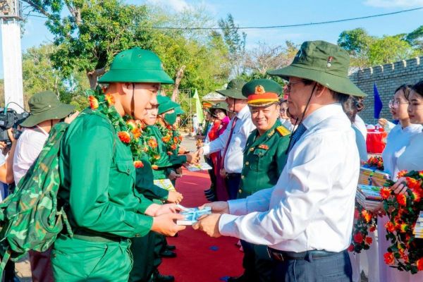 Bà Rịa - Vũng Tàu: 1.800 thanh niên hăng hái lên đường nhập ngũ