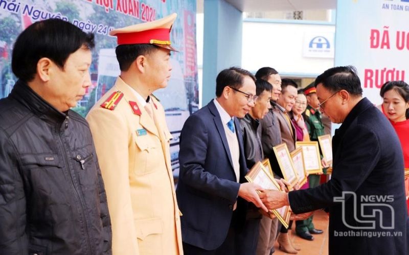 Bàn giải pháp kéo giảm tai nạn giao thông năm 2024