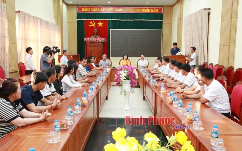Ban tổ chức giải Việt dã gặp mặt đoàn thể thao quốc tế