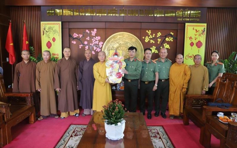 Ban trị sự Giáo hội Phật giáo Việt Nam tỉnh Đắk Nông chúc Tết CBCS Công an tỉnh