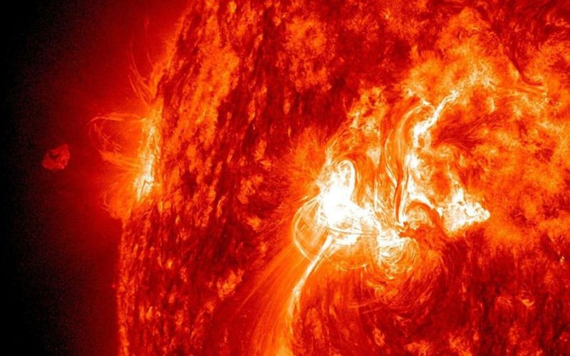 Bão Mặt Trời lớn nhất trong nhiều năm, gây gián đoạn tín hiệu vô tuyến trên Trái đất