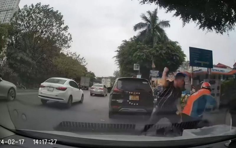 Bất bình hành vi bạo lực sau va chạm giao thông