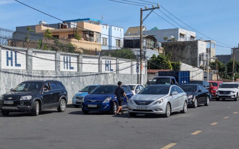 Bắt đầu 'nóng' đăng kiểm ô tô ở TPHCM