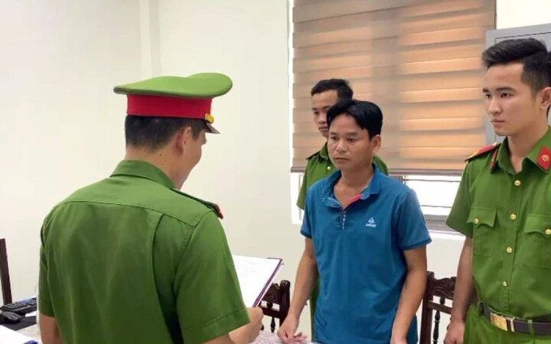 Bắt gã côn đồ đập phá ô tô ở sân bay Chu Lai