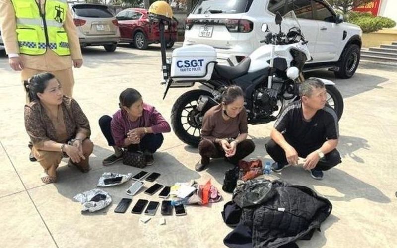 Bắt giữ 3 phụ nữ chuyên móc túi du khách tại lễ hội