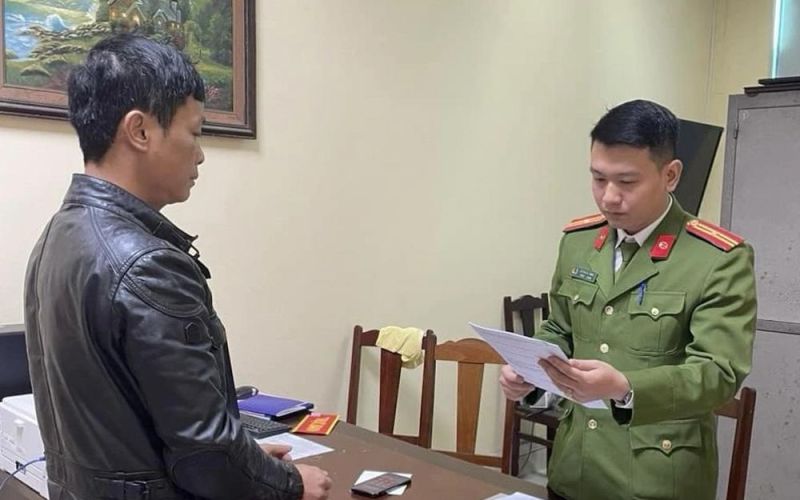 Bắt khẩn cấp một Phó phòng TN&MT ở Phú Thọ