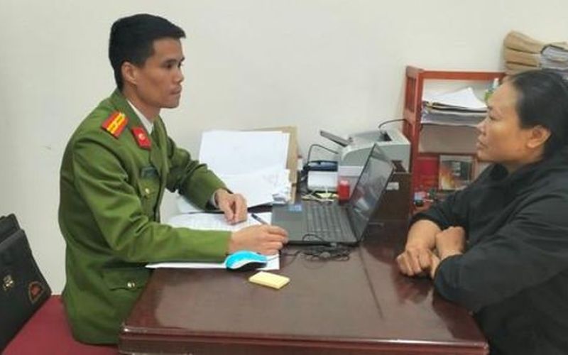 Bắt người phụ nữ cho vay lãi suất 'cắt cổ'