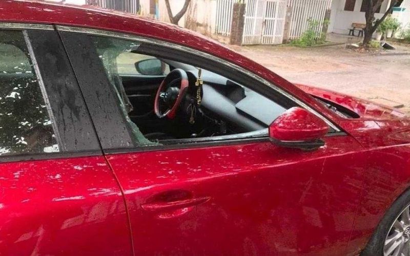 Bắt nhóm trộm 'nhí' bắn vỡ kính nhiều xe ô tô để trộm cắp tài sản