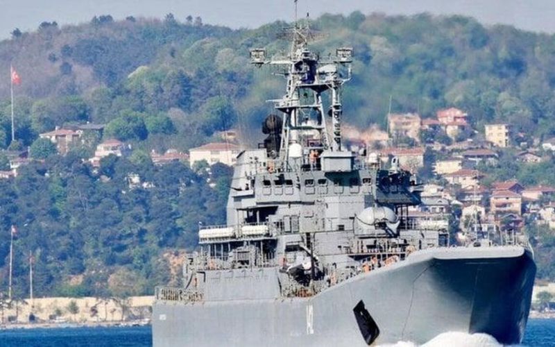 Bộ Quốc phòng Nga xác nhận tàu chiến hư hại sau cuộc tấn công của Ukraine