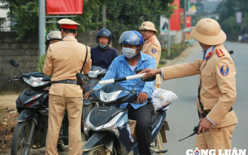 Chỉ trong nửa tháng, gần 8.000 lái xe vi phạm giao thông bị xử phạt