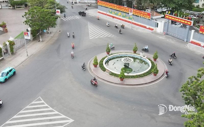 Chỉnh trang quảng trường Sông Phố