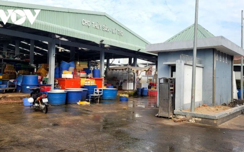 Chợ cá trong lòng đô thị Mỹ Tho gây ô nhiễm khu dân cư