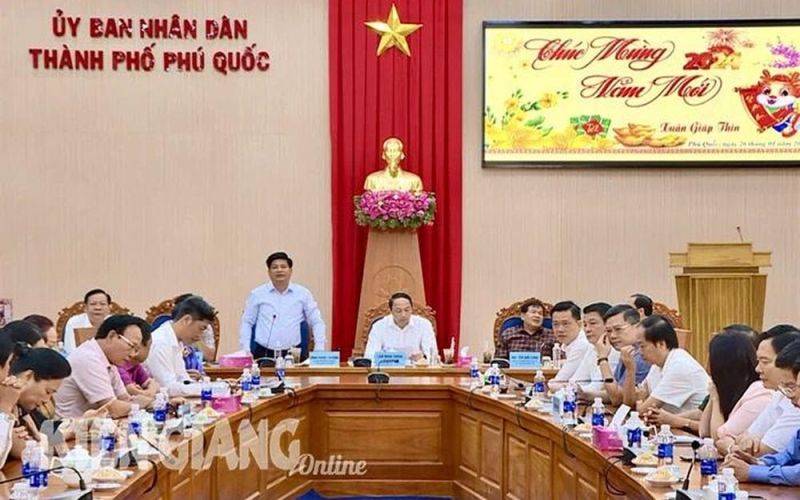 Chủ tịch UBND tỉnh Kiên Giang làm việc tại TP. Phú Quốc