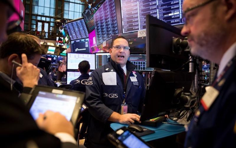 Chứng khoán Mỹ lình xình trong lúc đợi báo cáo lạm phát, giá dầu tăng, bitcoin vượt 57.000 USD