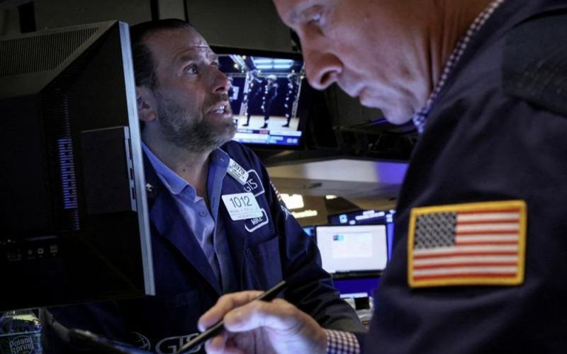 Chứng khoán Mỹ mất điểm vì số liệu lạm phát nóng hơn dự báo, giá dầu lên đỉnh 3 tháng