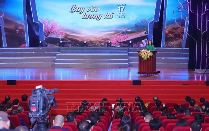 Chương trình 'Mùa xuân cho em' lần thứ 17: 'Bay vào tương lai'