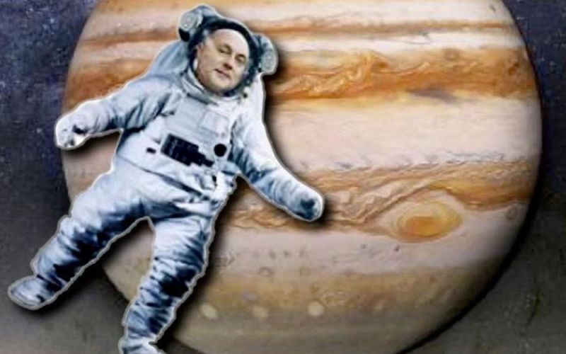 Chuyện lạ có thật: Bộ trưởng về khoa học nhầm lẫn Mặt trời với Sao Hỏa