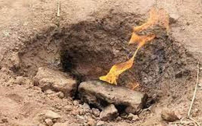Chuyện lạ: Mặt đất tự phát lửa