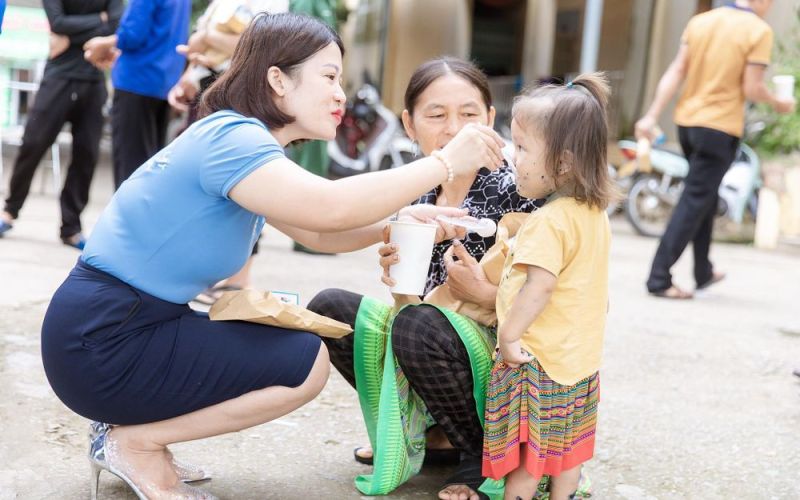 Cô giáo người Mường và hành trình mang 'bữa cơm có thịt' đến với trẻ em miền biên viễn