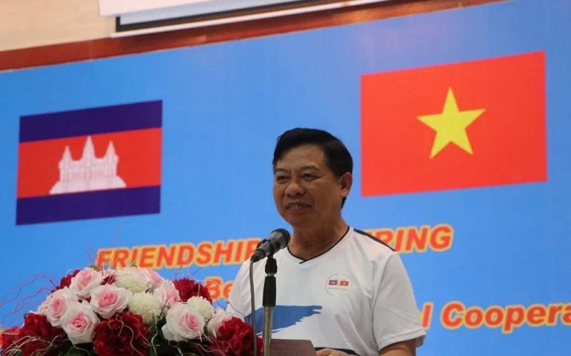 Cơ quan ngoại giao Việt Nam và Campuchia giao lưu thể thao hữu nghị