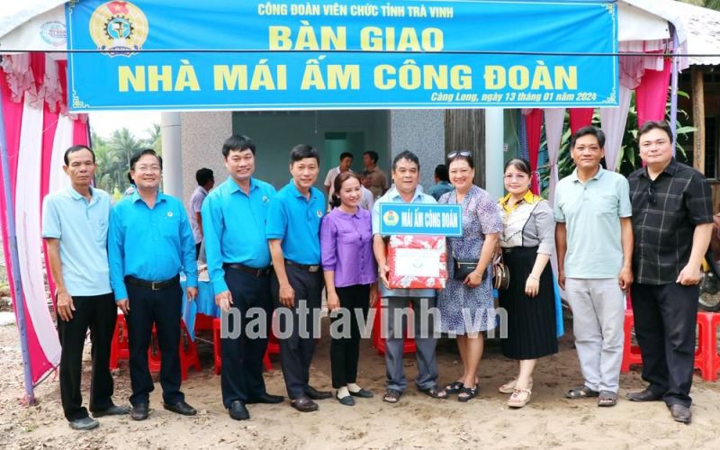 Công đoàn Viên chức tỉnh bàn giao nhà Mái ấm công đoàn
