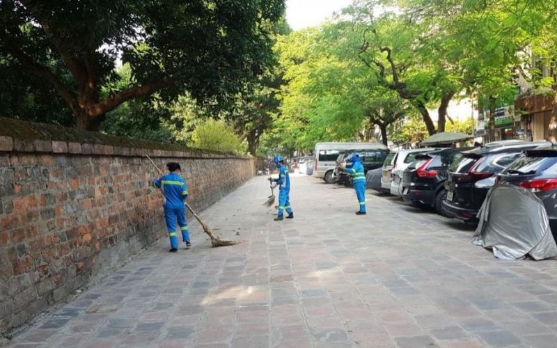 Công nhân môi trường bận rộn hơn trong những ngày giáp Tết