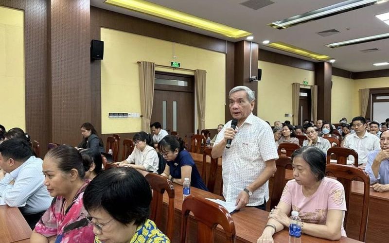 Cử tri TP.HCM: Cần ban hành thống nhất một bộ sách giáo khoa chung