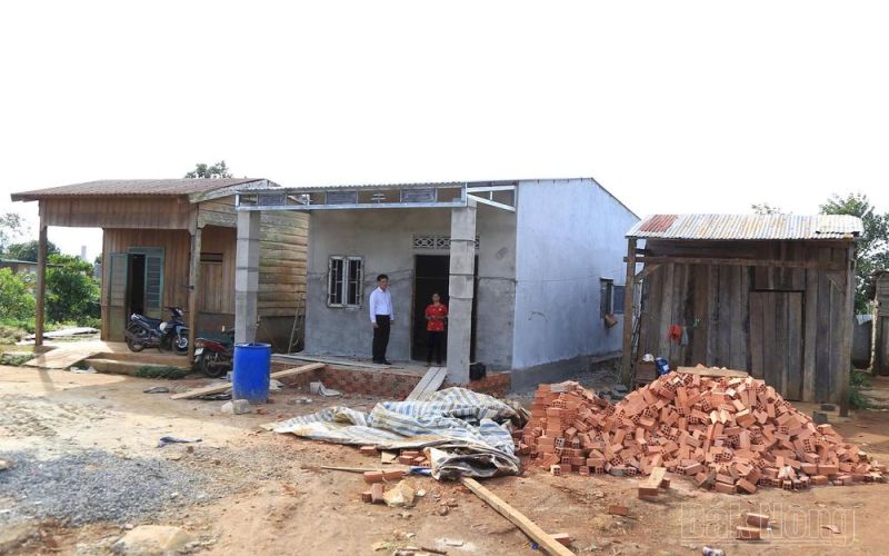 Đắk Glong giảm nghèo bảo đảm cả lượng và chất
