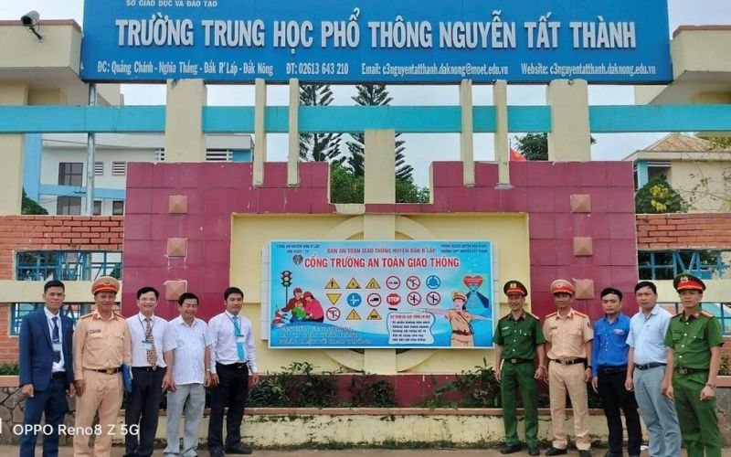 Đắk R'lấp huyện đầu tiên hoàn thành việc xây dựng, nhân rộng mô hình 'Cổng trường an toàn giao thông' tại 100% trường học trên địa bàn