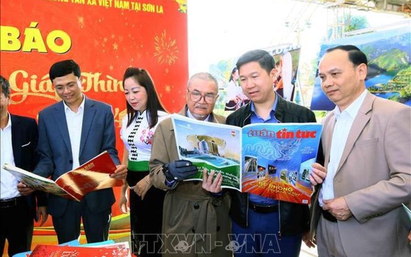 Đáp ứng nhu cầu thông tin và thưởng thức nghệ thuật của nhân dân