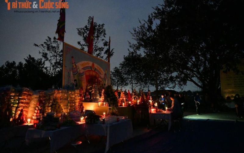 Đi phiên chợ Âm Dương 'ma mị', may mắn mới mua được thứ này