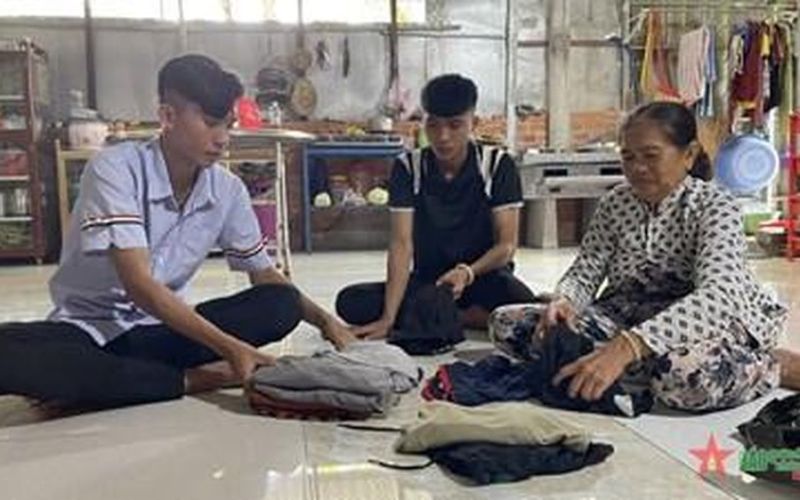 Diễn đàn LỜI HỨA VỚI HẬU PHƯƠNG: Hai anh em song sinh cùng nhập ngũ