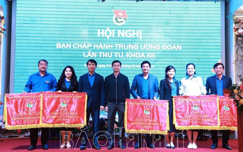 Đoàn TNCS Hồ Chí Minh tỉnh Hà Nam vinh dự nhận Cờ thi đua xuất sắc của Trung ương Đoàn