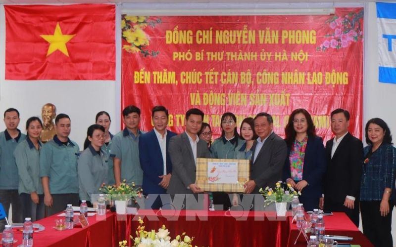 Doanh nghiệp FDI 'khai xuân' trở lại làm việc