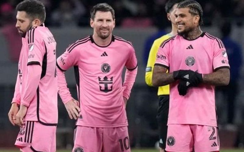 Đội bóng của Messi đón tin kém vui trước mùa giải mới