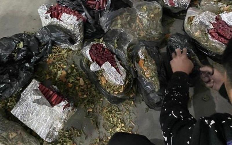 Đối tượng giấu gần 20kg pháo nổ trong bao thuốc nam