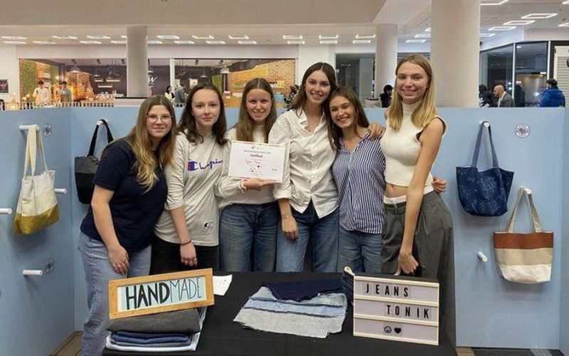 Dự án biến quần jeans cũ thành túi thân thiện với môi trường