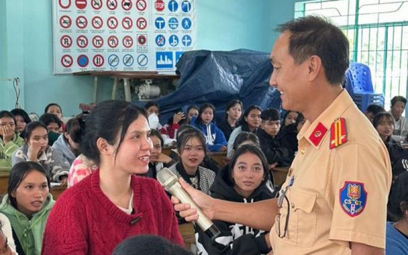 Đưa quy định pháp luật về ATGT đến với học sinh, sinh viên ở Khánh Hòa