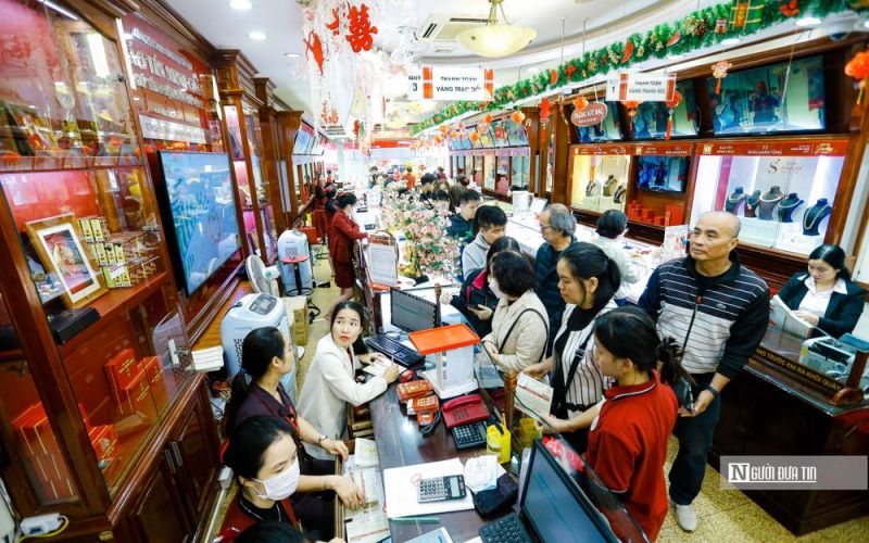 Giá vàng biến động trước ngày vía Thần Tài: Mua gì để tránh rủi ro?