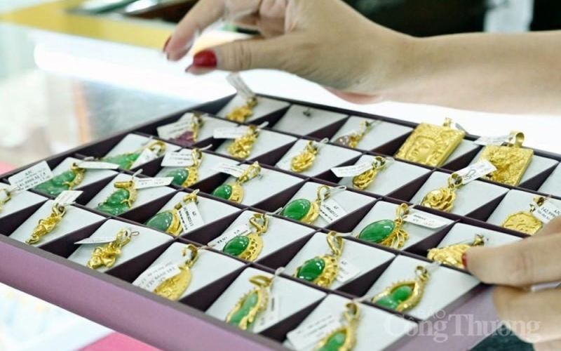 Giá vàng hôm nay 14/12/2023: Vàng bất ngờ quay đầu tăng sốc, vàng Đắk Nông tăng đến 600.000 VNĐ