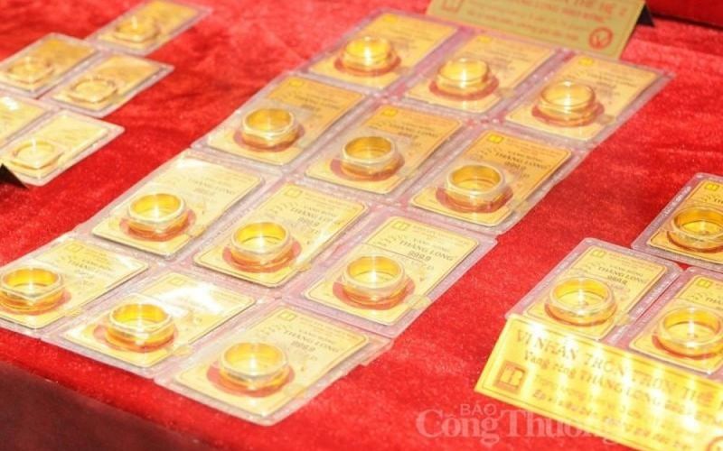 Giá vàng hôm nay 20/1/2024: Vàng trong nước tăng mạnh lên sát mức đỉnh 77 triệu đồng/lượng