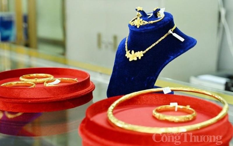 Giá vàng hôm nay 25/12/2023: Vàng Đắk Nông tiếp tục đà tăng giá, vàng trong nước ổn định mức cao.
