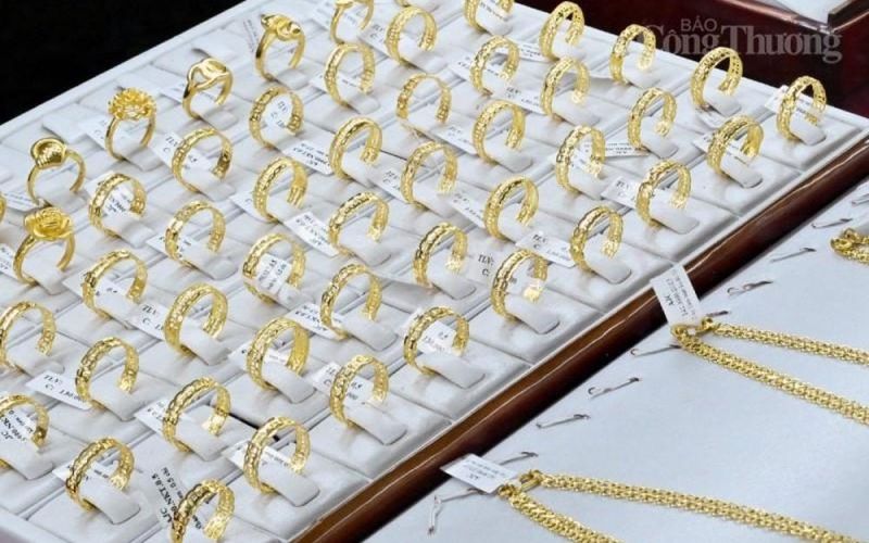 Giá vàng hôm nay 31/12/2023: Vàng Đắk Nông tiếp tục trượt giá mạnh xuống 74 triệu đồng/lượng