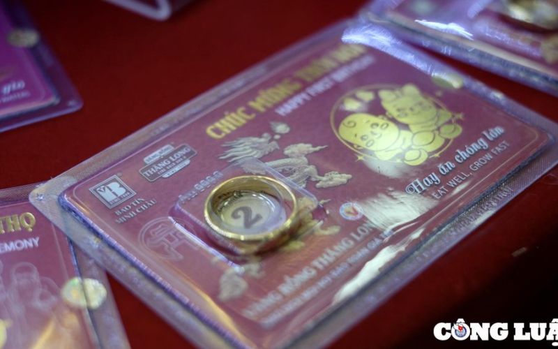 Giá vàng SJC và nhẫn tròn trơn cùng tăng sốc, tìm lại 'đỉnh' cũ